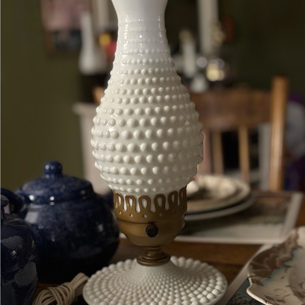 Elegant White Hobnail Table Lamp